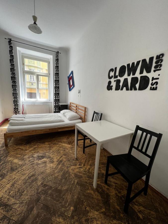 Clown And Bard Hostel Praga Exterior foto