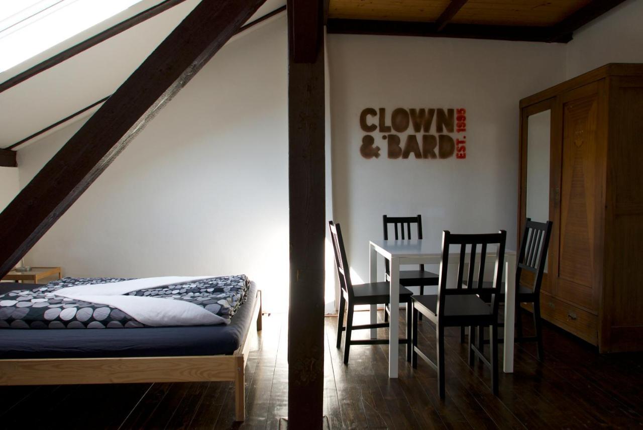 Clown And Bard Hostel Praga Exterior foto